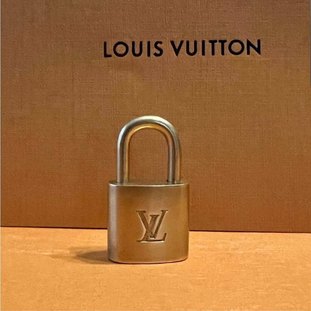 Lv Lock And Key - image 2